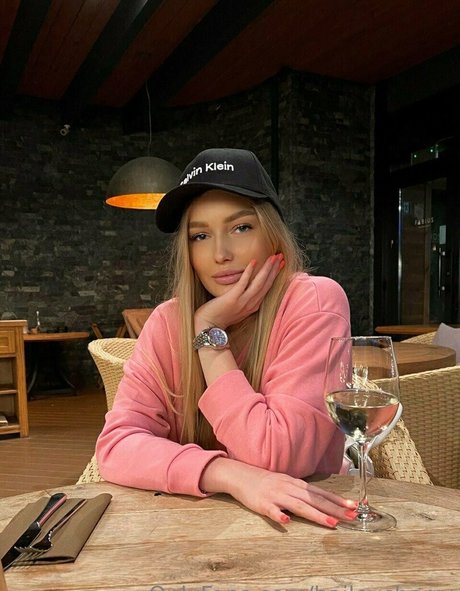 haileycherry étoile nue archive