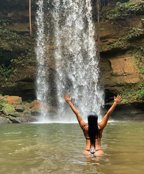 Carol Nakamura modelo de alta definición imagen