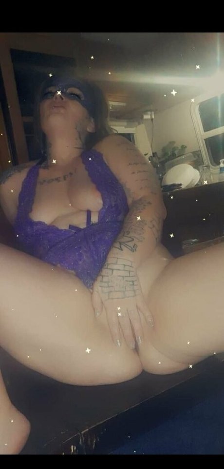 lluvely estrella galería