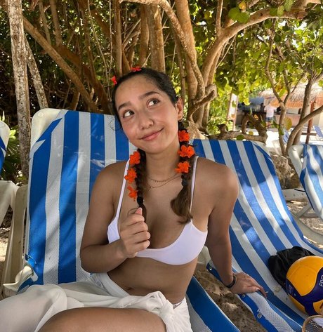 Sabrina Pezeshkian modèle nu galerie