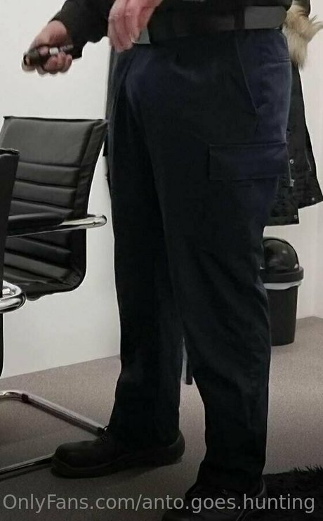 anto goes hunting desnudos estrella archivo