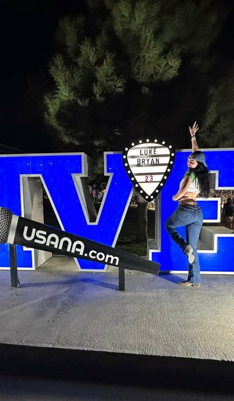 Indiana Massara modèle nu galerie