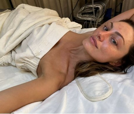 Phoebe Tonkin star du porno de haute qualité photo