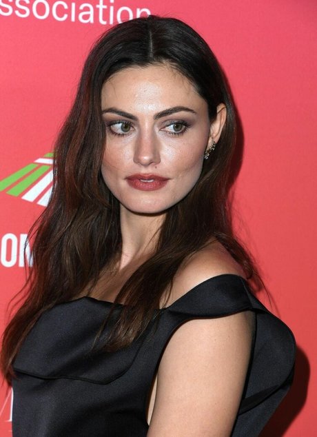 Phoebe Tonkin modèle érotique galeries