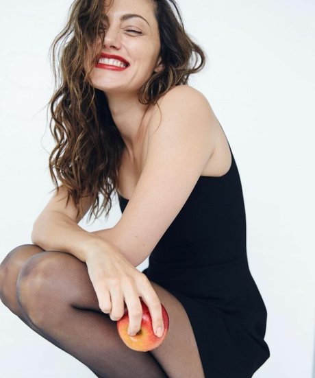 Phoebe Tonkin étoile adulte galeries