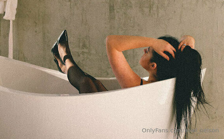 ariel nelson star top photo