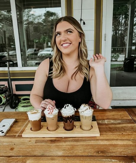 morena pequeña onlyfans exclusivo gratis imágenes