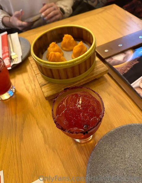 irisinthekitchen actriz desnuda galerías