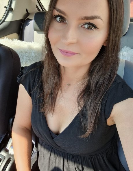 famous midget onlyfans pretty pics