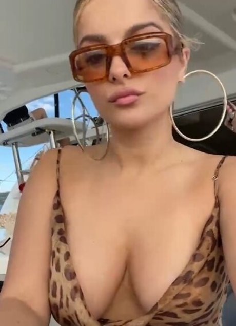 Bebe Rexha estrella porno caliente archivo