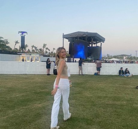 grand-mère noire onlyfans des nus parfaits images