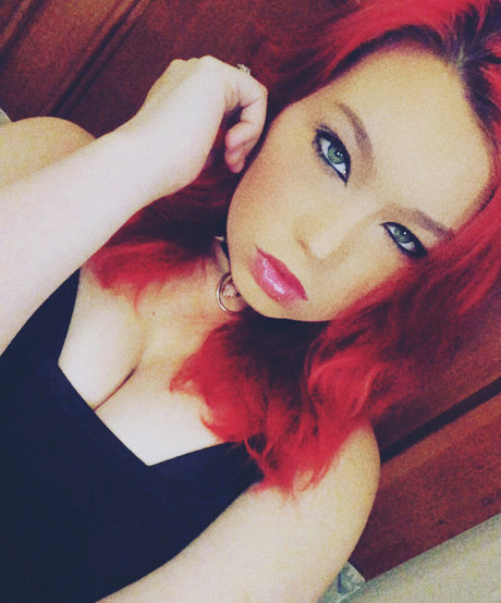 devillust69 model top photo