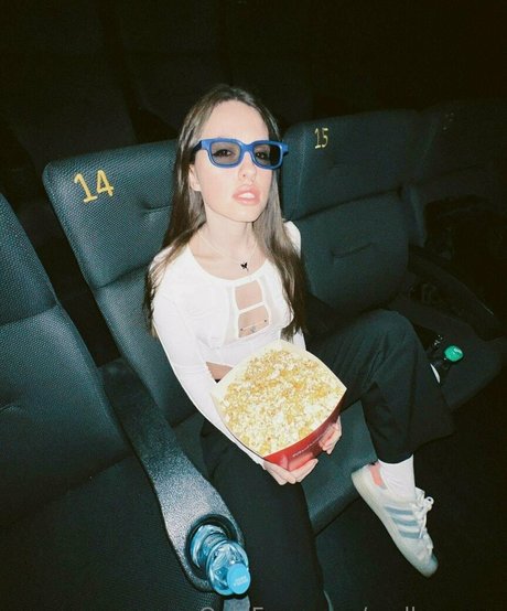 mallennnna star du porno en haute qualité des photos