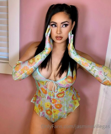 Jasmine Villegas estrella caliente imagen