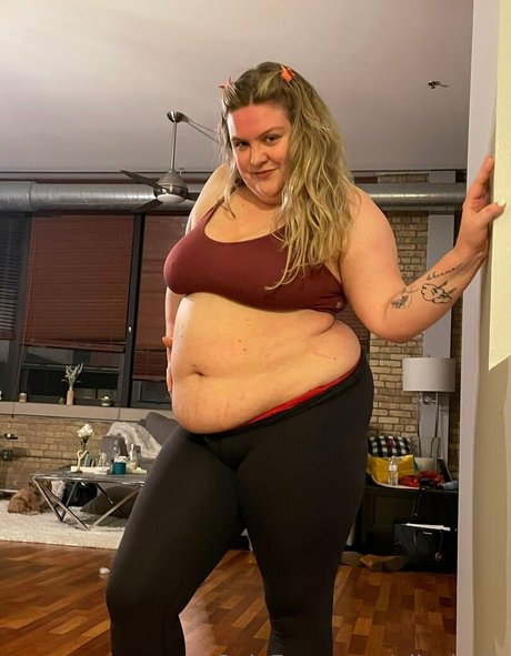 ellesbelly actrice nue galeries