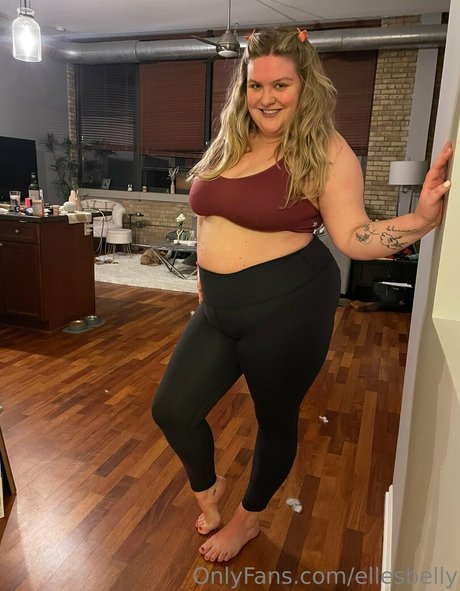 ellesbelly modèle adulte archive