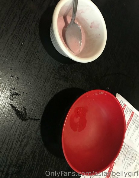 asianbellygirl estrella erótica foto