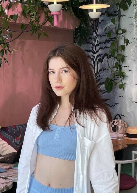 Hot Pearl nus de stars du porno archive