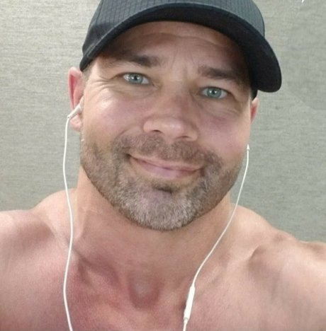 Muscledaddy0713 model erotic images