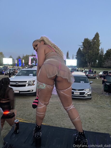 Nadi Hustle estrella adulta galería