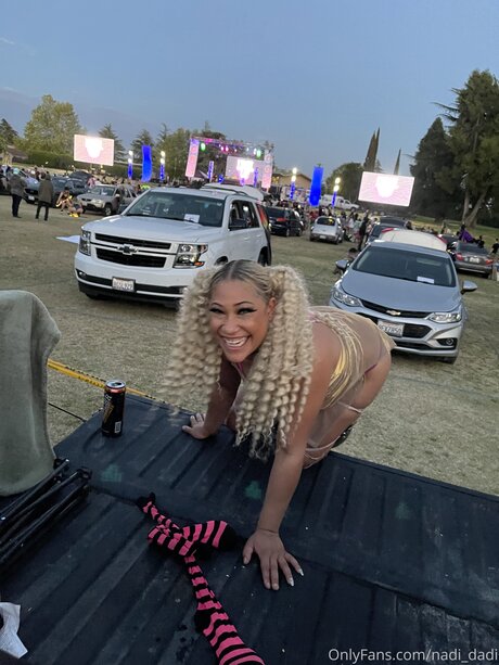 Nadi Hustle art star du porno galerie