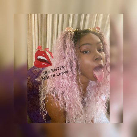 Mz Sucktion model nude picture