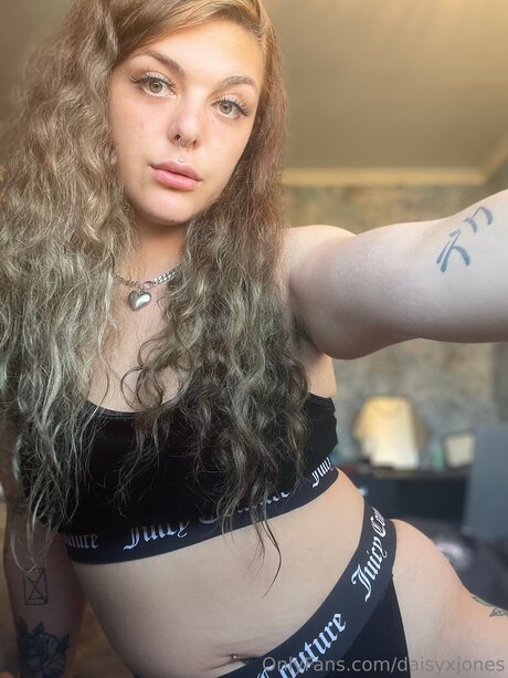 Daisy Jones FREE PAGE_ actriz erótica imagen