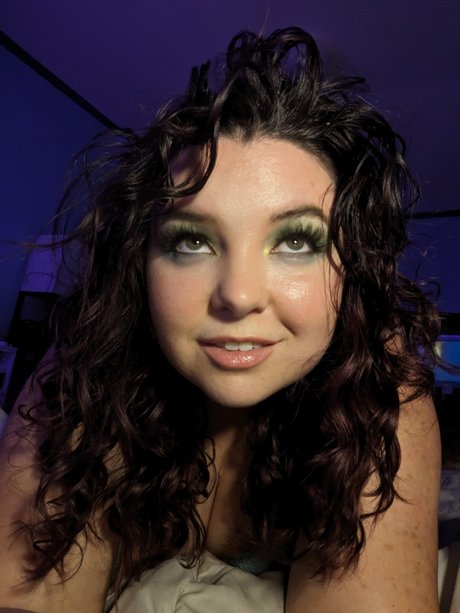 Freyja Bowe modelo porno imágenes