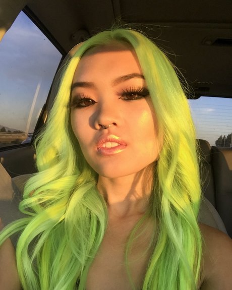 Casshole Yee model hd pic