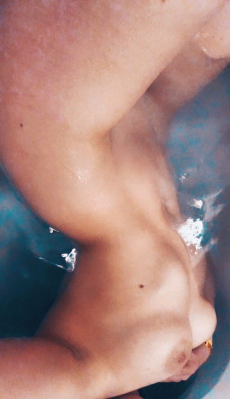 Naomi Freek pornstar photos