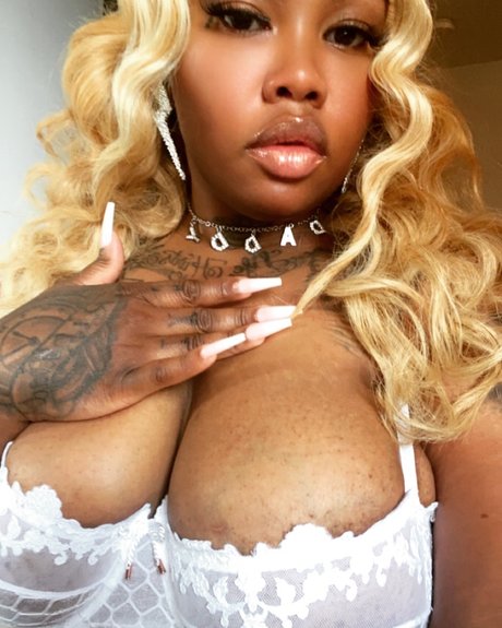 Bambi Knowles free model pictures