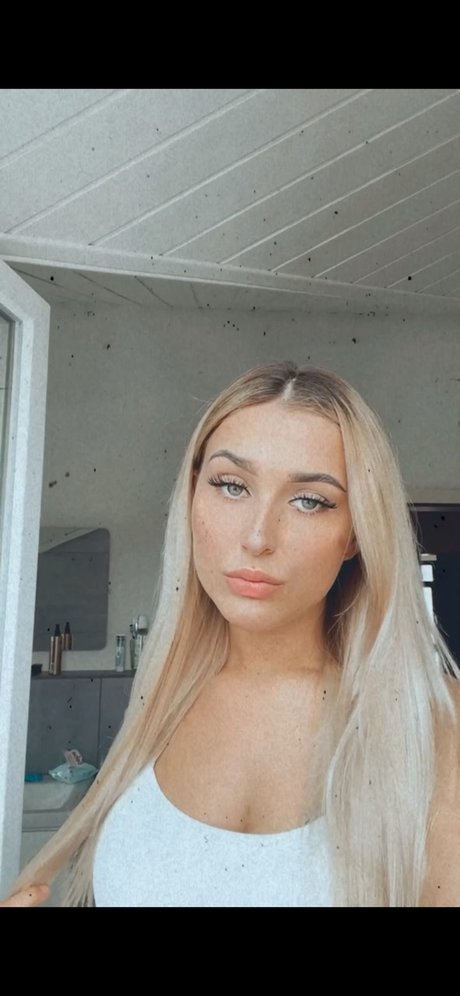 Nina S e 19 art pornstar pictures