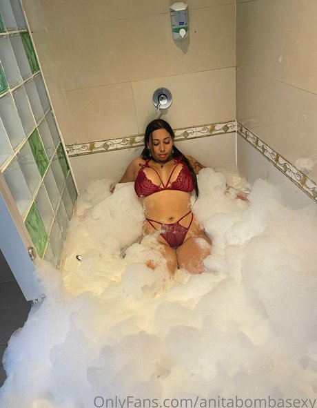 anitabombasexy modèle pornographique galerie