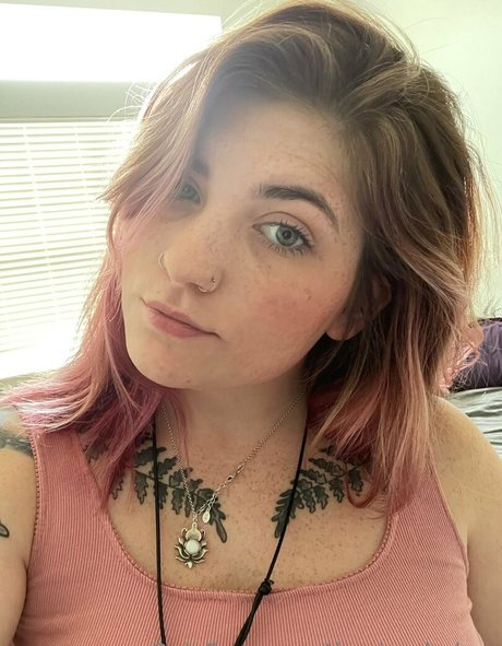 thevirgobabyx actriz caliente imágenes