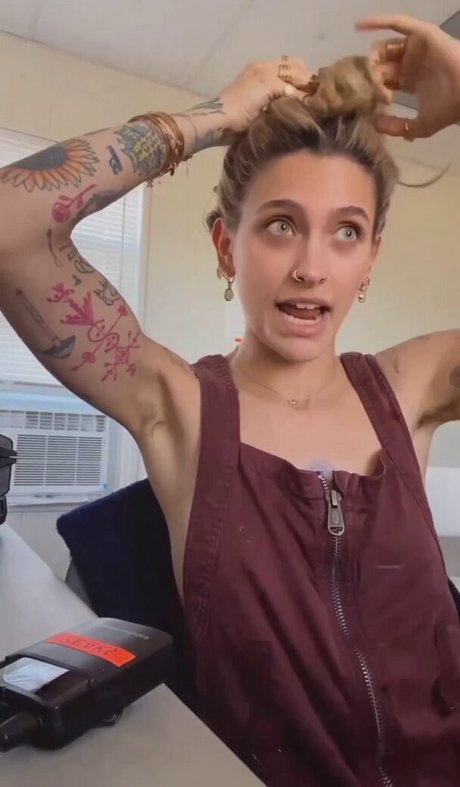 Paris Jackson nus de stars du porno archive