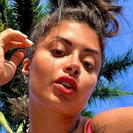 Aline Riscado star nude archive