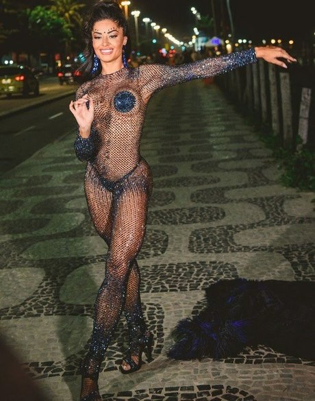 Aline Riscado model nudes images