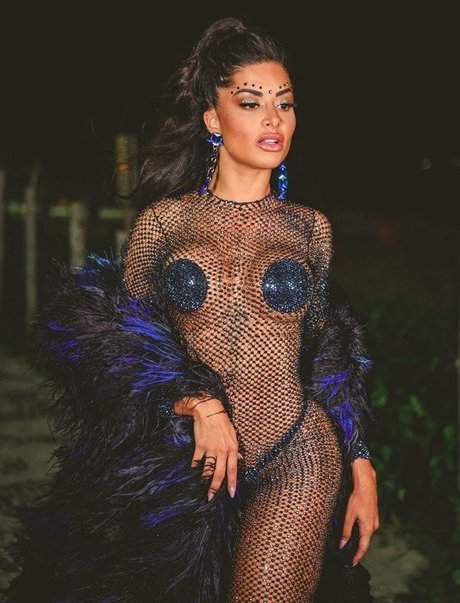 Aline Riscado modelo de alta calidad foto