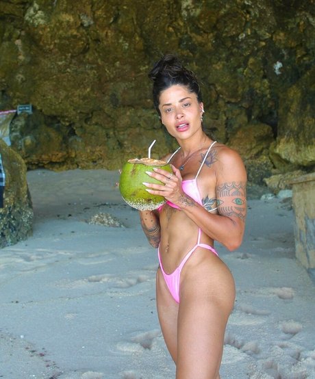 Aline Riscado model top photos