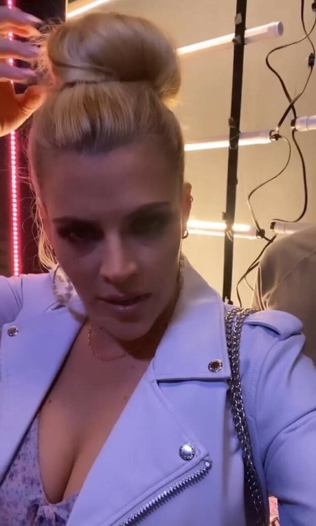 Busy Phillips actriz caliente imagen