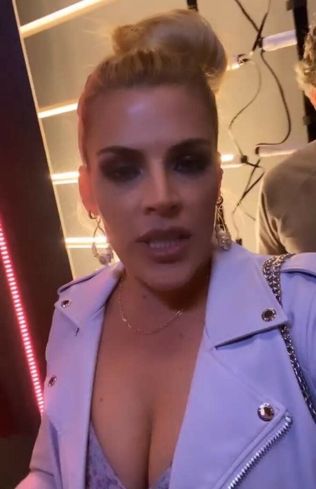 Busy Phillips art de star du porno des photos