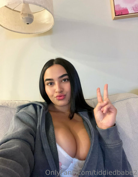tiddiedbabe2 hot pornstar pictures
