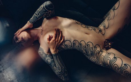 Noemie Doragon modelo porno archivo