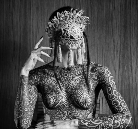 Noemie Doragon sexo modelo archivo