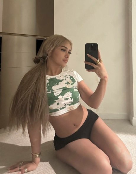 pale teen onlyfans beautiful image