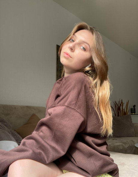 moon less modelo de alta definición imágenes