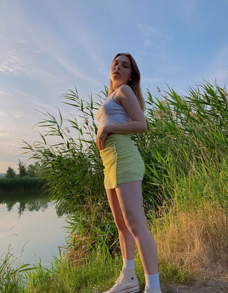 moon less actriz perfecta galerías