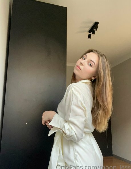 moon less estrella porno en alta definición foto