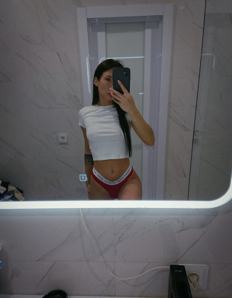 Anastasia Steklova modelo adulto imagen