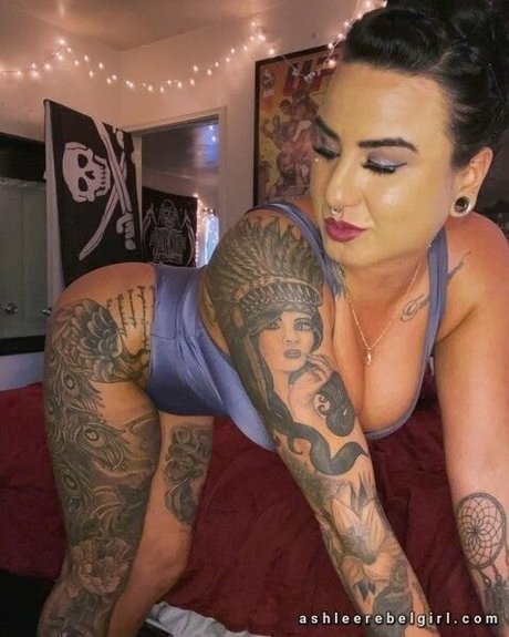 Ashleemma model erotic photo